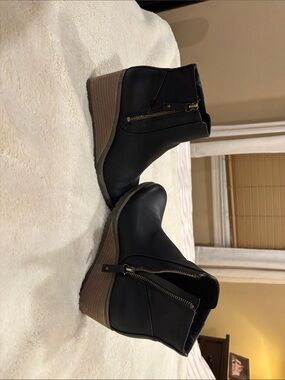 Dr. Scholl's Black Faux-Leather Wedge Ankle Booties with Side Zipper